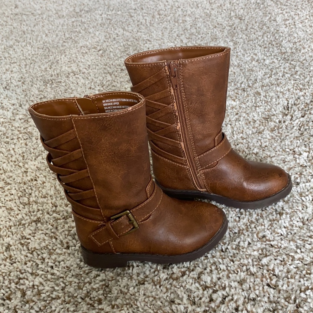 Little girls Sugar Brown boots. Size 8.